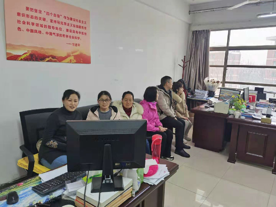 社科处观看脱贫攻坚总结表彰大会.jpg